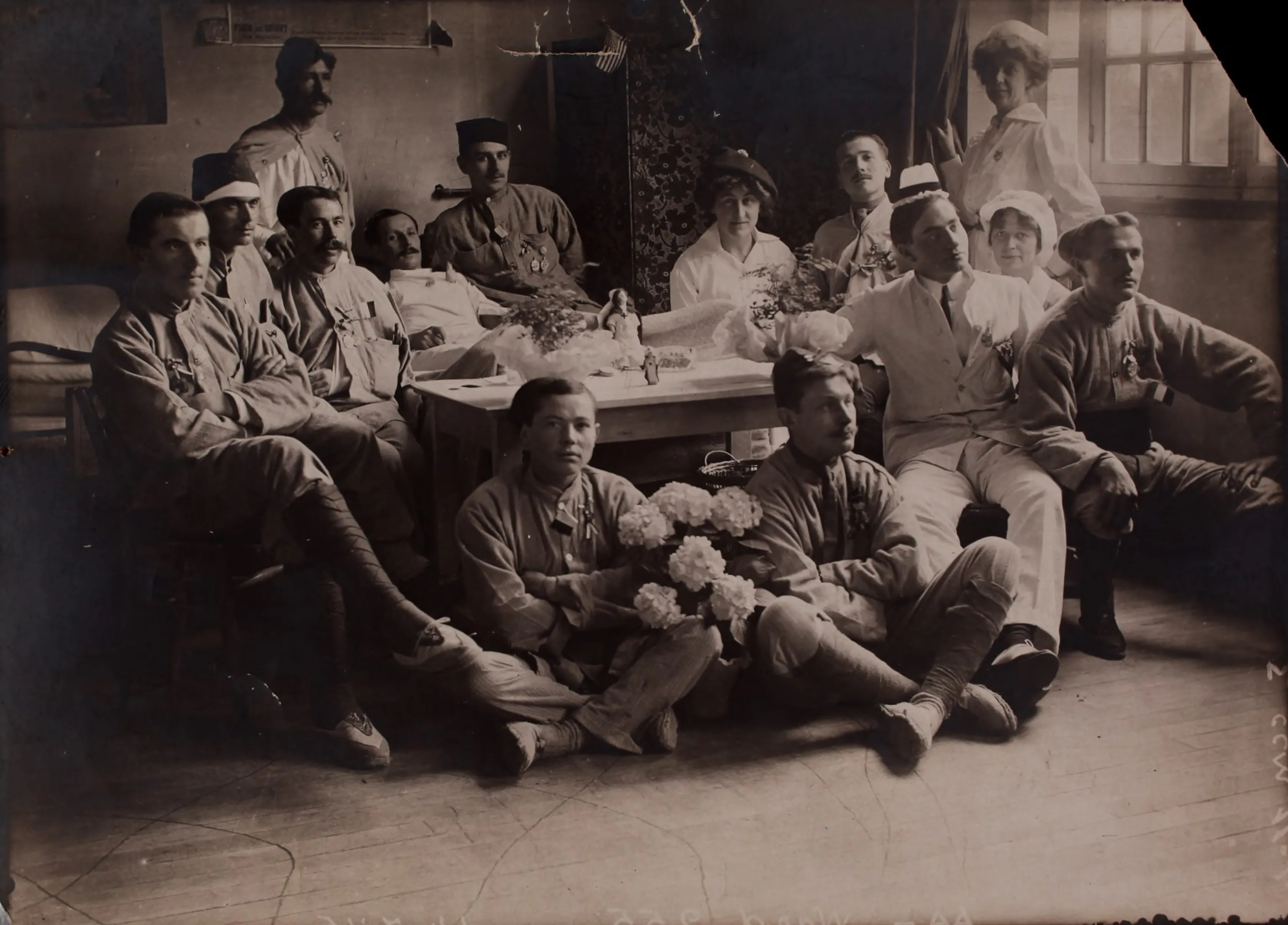 One of the convalescent wards in the American Ambulance Hospital showing French officers nearly recovered with American doctors and nurses, 1915. Photograph by J. Valère. Courtesy of the Archives of the American Field Service and AFS Intercultural Programs (AFS Archives.) This image cannot be reproduced outside the guidelines of United States Fair Use (17 U.S.C., Section 107) without advance permission from the AFS Archives.