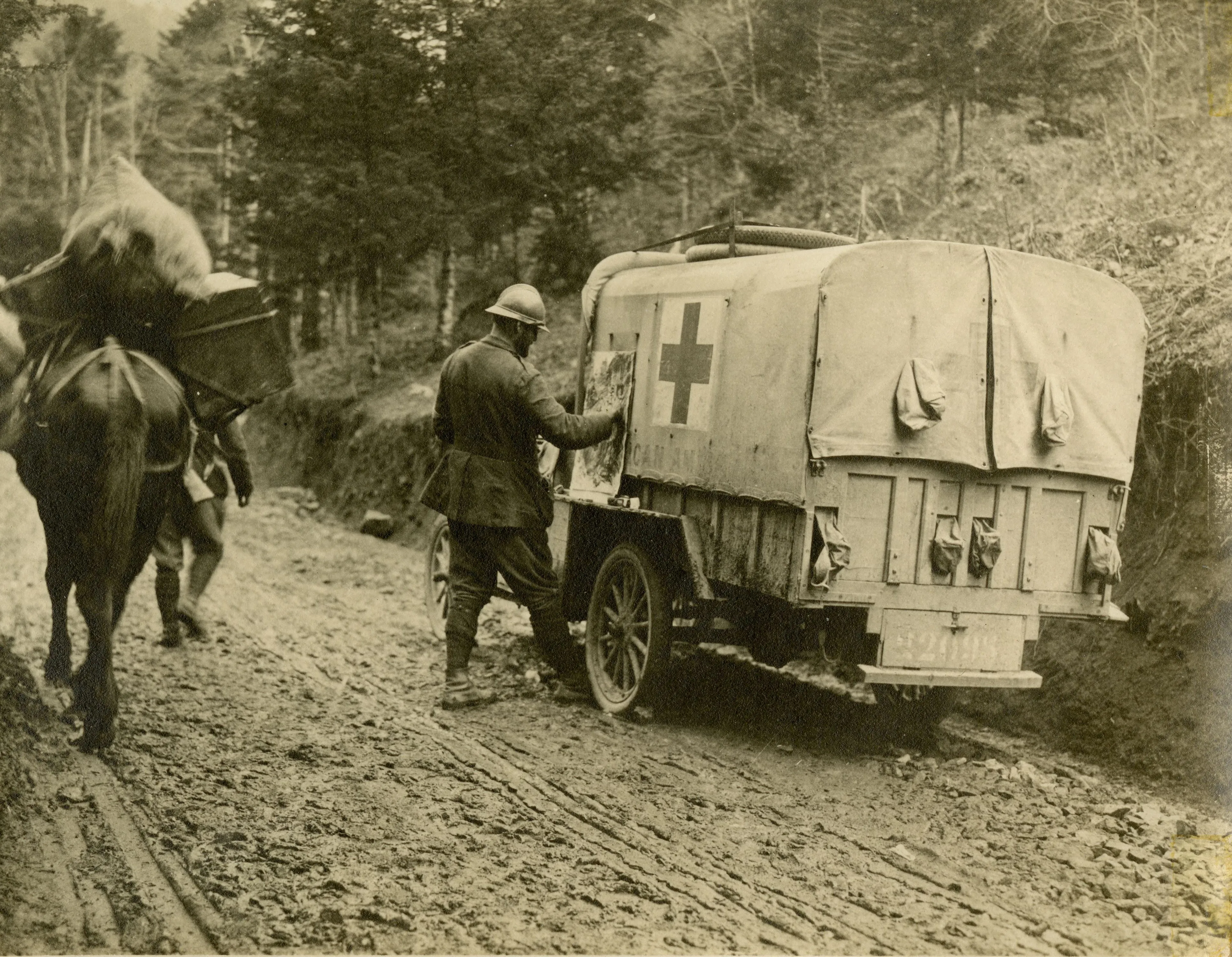Waldo Peirce sketching on the side of an ambulance, circa 1915-1916