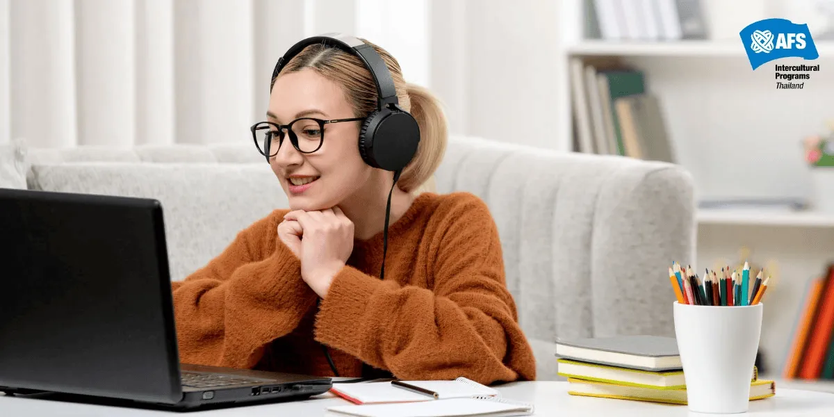 วิธีเรียนภาษาอังกฤษด้วยตัวเองที่ง่ายที่สุด คือ เปิดคลิปเพื่อฟังสำเนียงเจ้าของภาษา