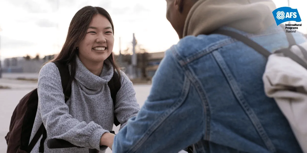 Culture Shock ในการทักทายคือ การจับมือและการหอมแก้มอีกฝ่าย