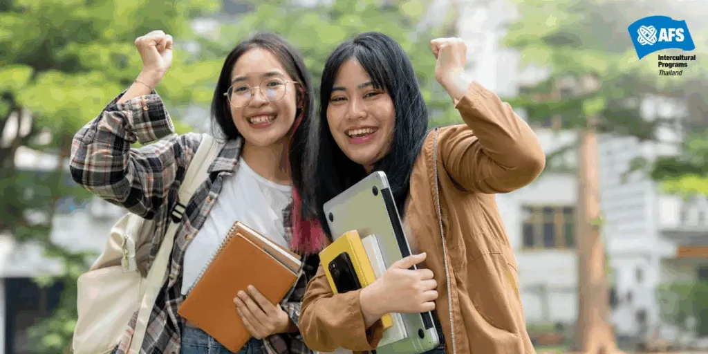 น้อง ๆ นักเรียนแลกเปลี่ยนยิ้มแย้มร่วมกันในโปรแกรมเรียนซัมเมอร์ต่างประเทศ