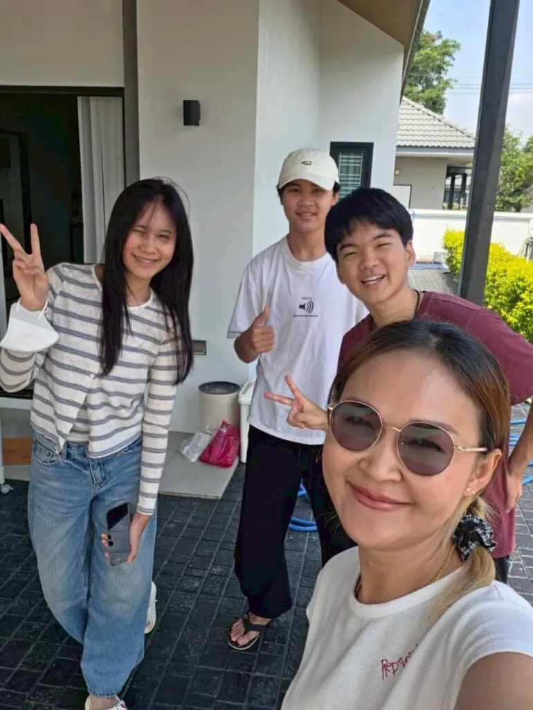 Four Thai family members taking a selfie with a Japanese student