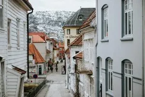 NOR-HS-street-in-Bergen-Norway