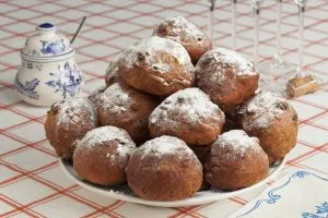 NED-HS-fried-fritters-or-oliebollen
