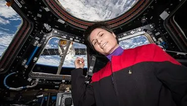 ISS-43_Samantha_Cristoforetti_in_the_Cupola_indicates_SpaceX_CRS-6