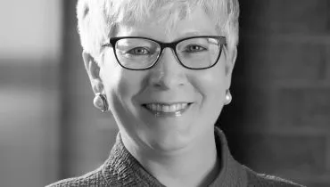 Barb Olson – Headshot