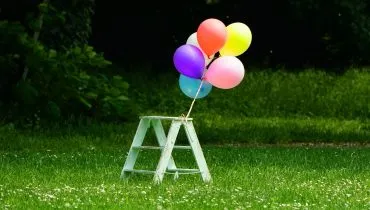 Luftballons am Stuhl auf einer Wiese: AFS Gastschülerin berichtet über ihre Erfahrungen in Deutschland