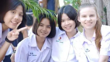 ERFAHRUNGSBERICHT-Thailand-Auslandsjahr-Rebecca-2016-Schulfreundinnen