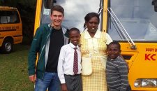 ERFAHRUNGSBERICHT-weltwaerts-Kenia-Manuel-2018-Gastfamilie-bei-Jubiläumsfeier