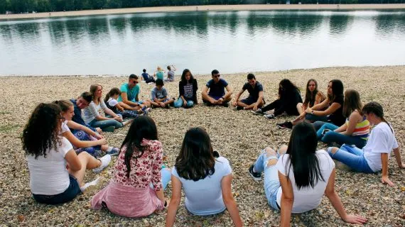 Junge Schülerinnen und Schüler im Austauschjahr in Serbien. hier geht's zu den Infoveranstaltungen.