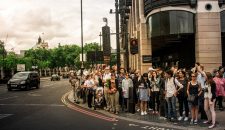 Großbritannien-London-group-of-people-pixabay