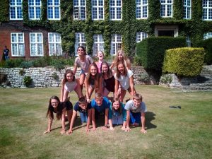 Großbritannien-Schüleraustausch-Menschenpyramide