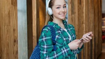 Portrait eines Mädchens mit Kopfhörern