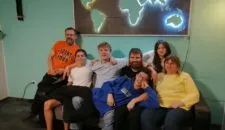 Gastfamilienbericht-Wilke-Familie auf dem Sofa