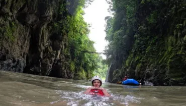 Silas in Costa Rica beim Wassersport