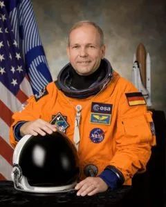 Hans Schlegel im Raumanzug – ein AFSer der die Welt aus einer anderen Perspektive kennt