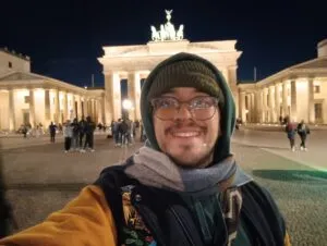 AFS-Freiwilliger Juan vor dem Brandenburger Tor