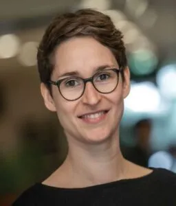 AFS-Alumna Noomi engagiert sich ehrenamtlich im AFS-Aufsichtsrat.