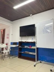 Unterstütze an einer Schule in costa Rica in deinem Freiwilligendienst.