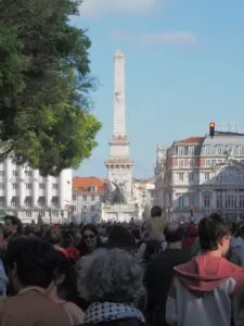 Erlebe den Feiertag des Endes der Salazar Diktatur in Portugal.