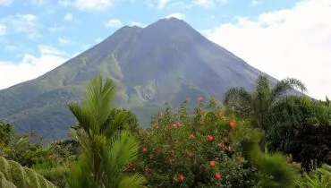 CostaRica1024px-Arenal_Volcano_8488590923