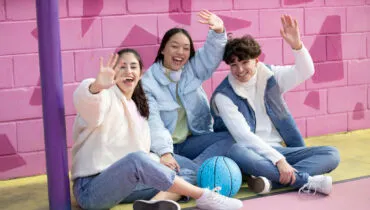 amigos-adolescentes-divirtiendose-juntos