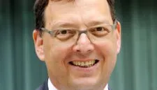 UVoss_EM_Portrait_Tie_2_2017-QUADRAT – Ulrich Voss