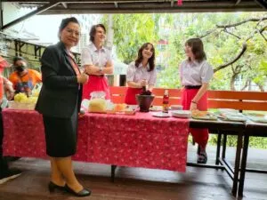 1doRP7GWiEeLoXt8Gyni1w-Farewell-party———-4-