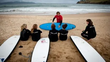kJwUQ8O38kCWMVfiqF8rIQ-Rosny-surfers