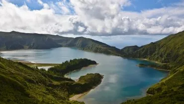Lagoa_do_Fogo_on_Sao_Miguel_in_the_Azores_of_Portugal_on_the_planet_Earth