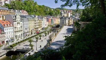 Mlynske_embankment_-_Karlovy_Vary_Czech_Republic_-_panoramio