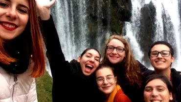 Lors d’un week-end AFS à Jajce, ville de Bosnie connue pour ces chutes d’eau.