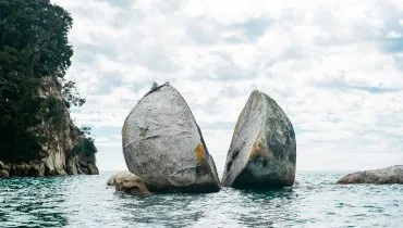 Split-Apple-Rock-Kaiteriteri-New-Zealand