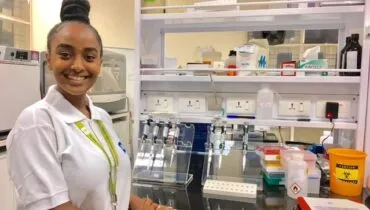 Inde Host Student in a STEM Lab