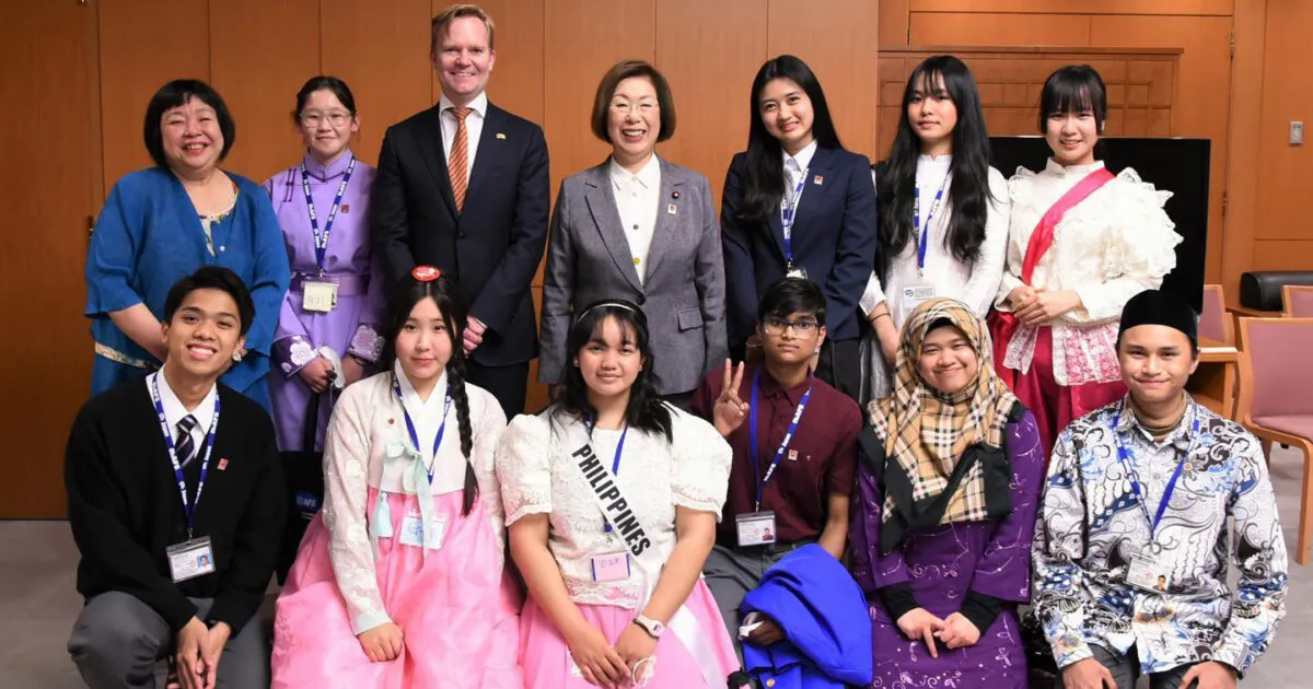 アジア高校生架け橋プロジェクト」5期生、文部科学省を表敬訪問 - 日本協会
