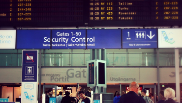 vaihto-oppilas lentokentällä