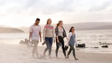 NZL Students on the Beach