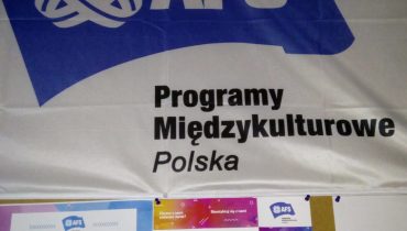 Liceum-Ogólnokształcące-Towarzystwa-Szkolnego-im.-M.-Reja_flaga