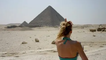 egypt-girl-pyramids-sunny