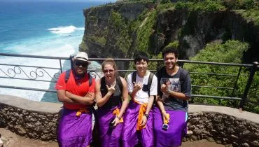 INA_indonesia_exchange_students_sea_coast