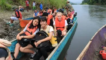 CRC-costa-rica-students-boat-nature-river