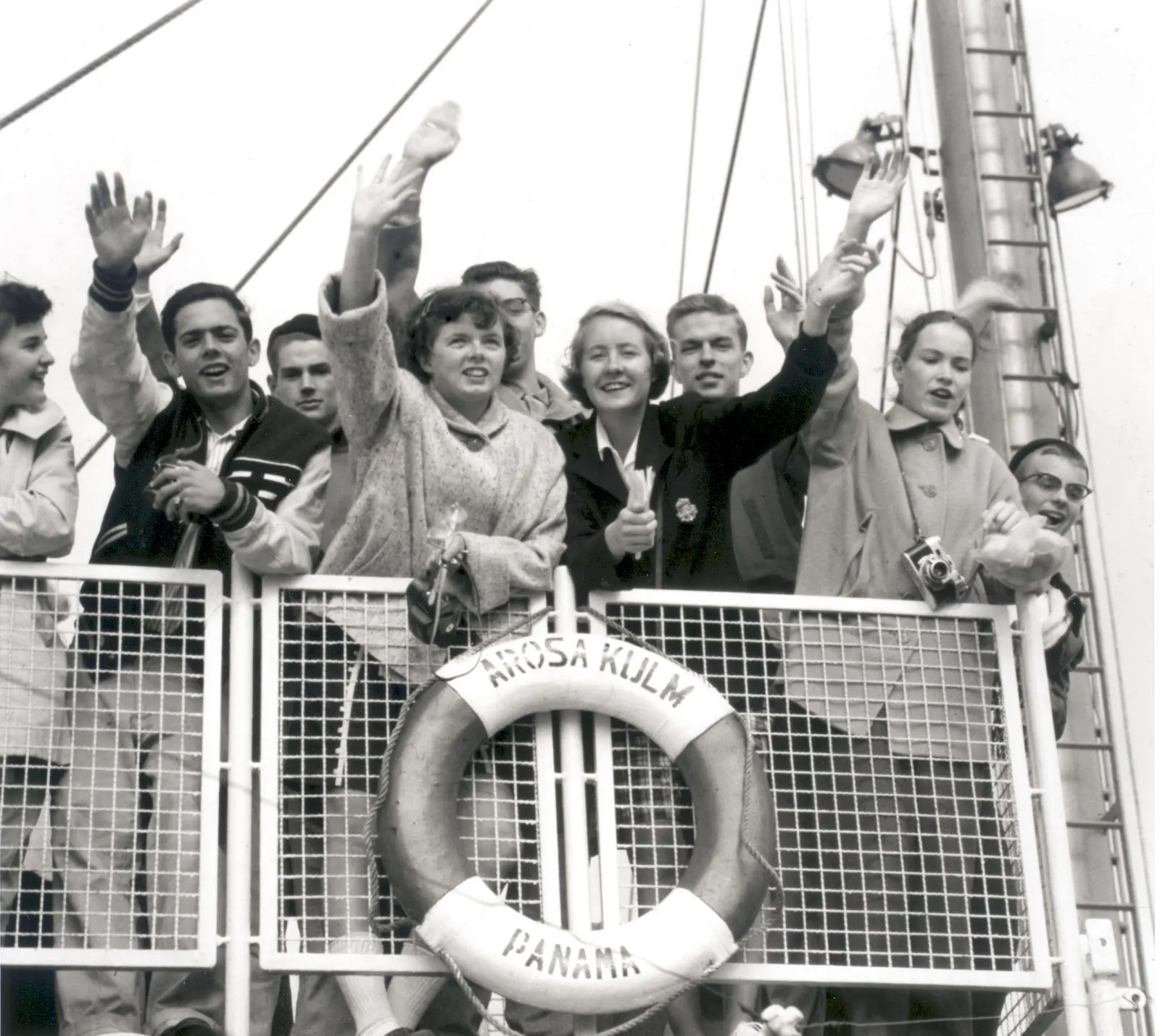 27-early-students-return-to-the-USA-1956