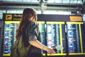 Luchthaven-vertrek-aankomst