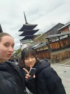 Gien in Japan tijdens een schooldag aan haar uitwisselingsprogramma