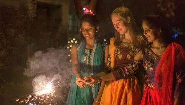 Alice-McGuinesss-NSLI-Y-participant-from-USA-hosted-at-Indore-Diwali-Celebrations-with-the-Host-Community