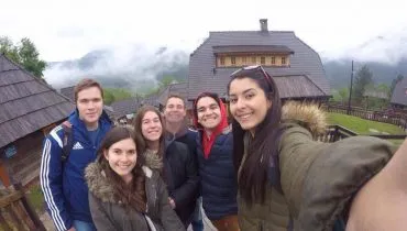 Exchange-students-and-volunteers-2016-3