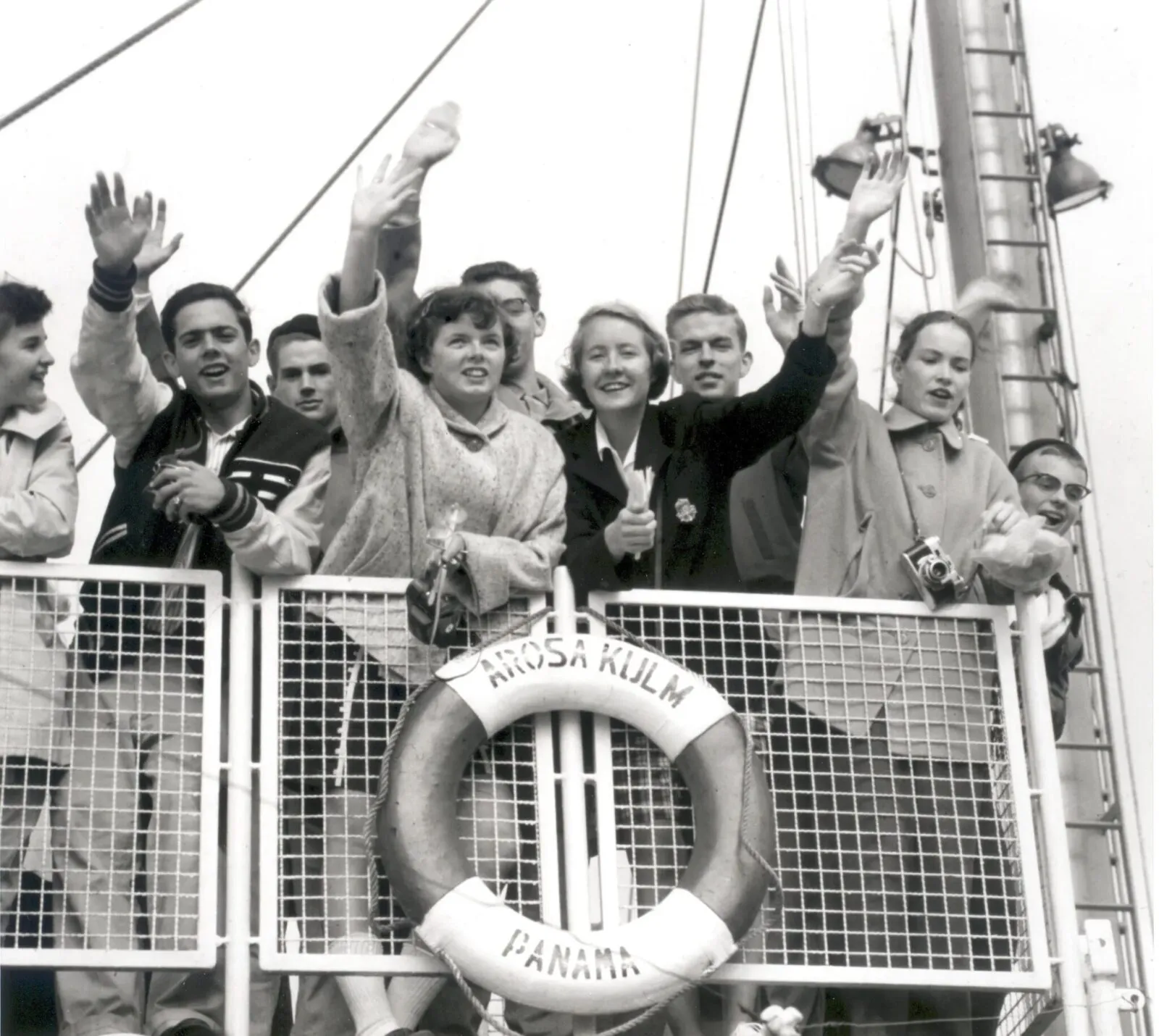 27-early-students-return-to-the-USA-1956.jpg-ezgif.com-webp-to-jpg-converter