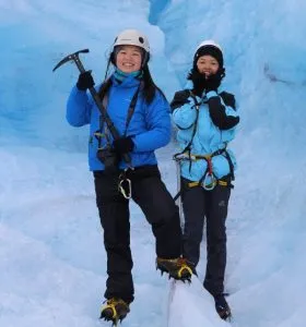 Bretur i Jotunheimen Wendy fra China(bor Drammen) og Myra (Wing Yan) NH16