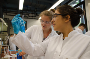 STEAM – Becas para mujeres jóvenes.v1