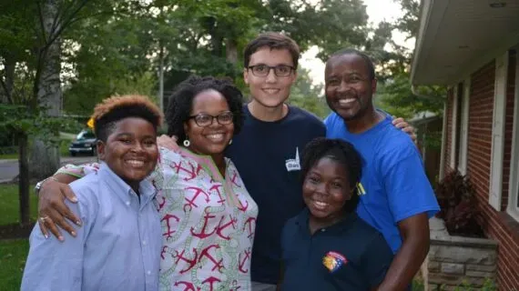 Host-Familiy-8-570×320